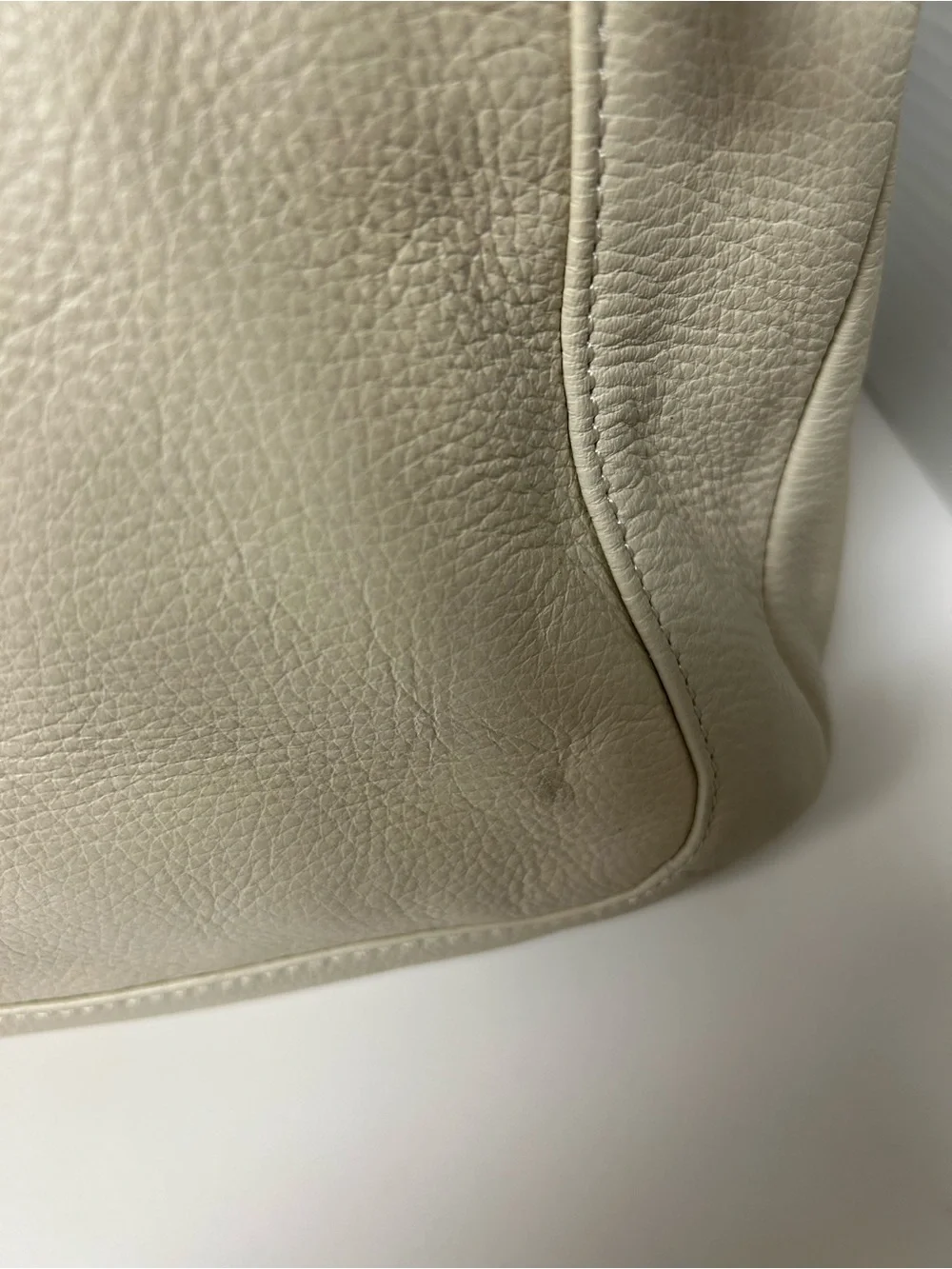 VTG Y2K Perlina Cream Soft Leather Slouchy Hobo Bag Minimalist Classic Gold